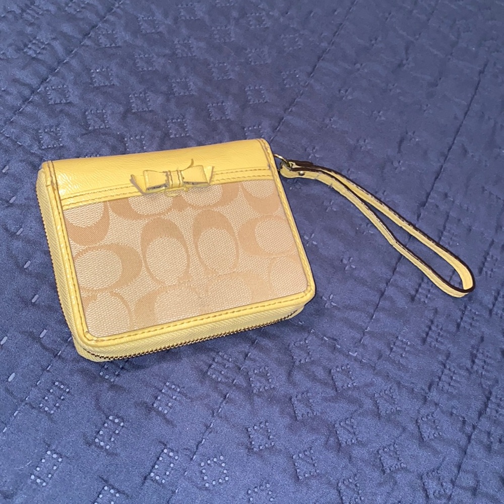 🚫SOLD🚫Coach Yellow Zip Around Wallet